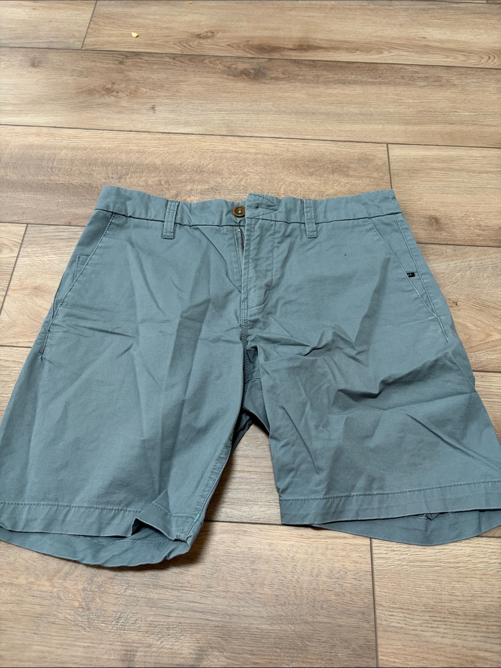 VISSLA Men's Slate Green Flat-Front Shorts